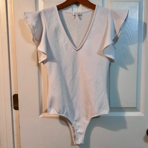 TCEC Cream Textured V-Neck Bodysuit- Size Small - Picture 5 of 5